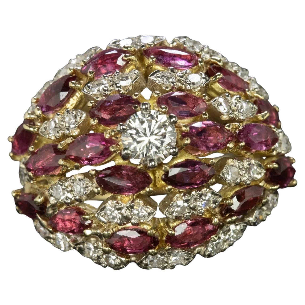 Vintage Rubin 
Diamant gewölbte Cocktail-Ring in 18K Gold im Angebot