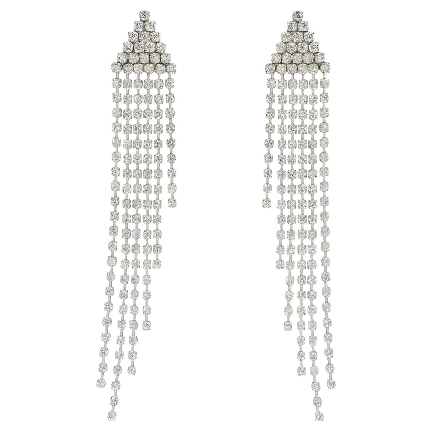 Contemporary 16 Carat Chandelier 18K White Gold Diamond Drop Earrings For Sale