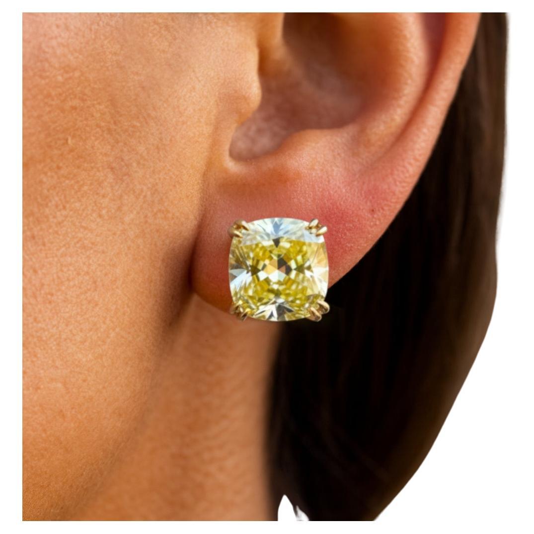 Boucles d'oreilles en or jaune 18 carats certifiées GIA et composées de 6 carats de diamant jaune fantaisie