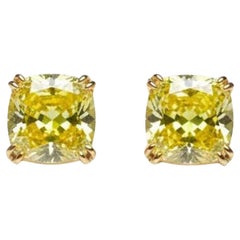 Boucles d
oreilles en or jaune 18 carats certifiées GIA et composées de 6 carats de diamant jaune fantaisie