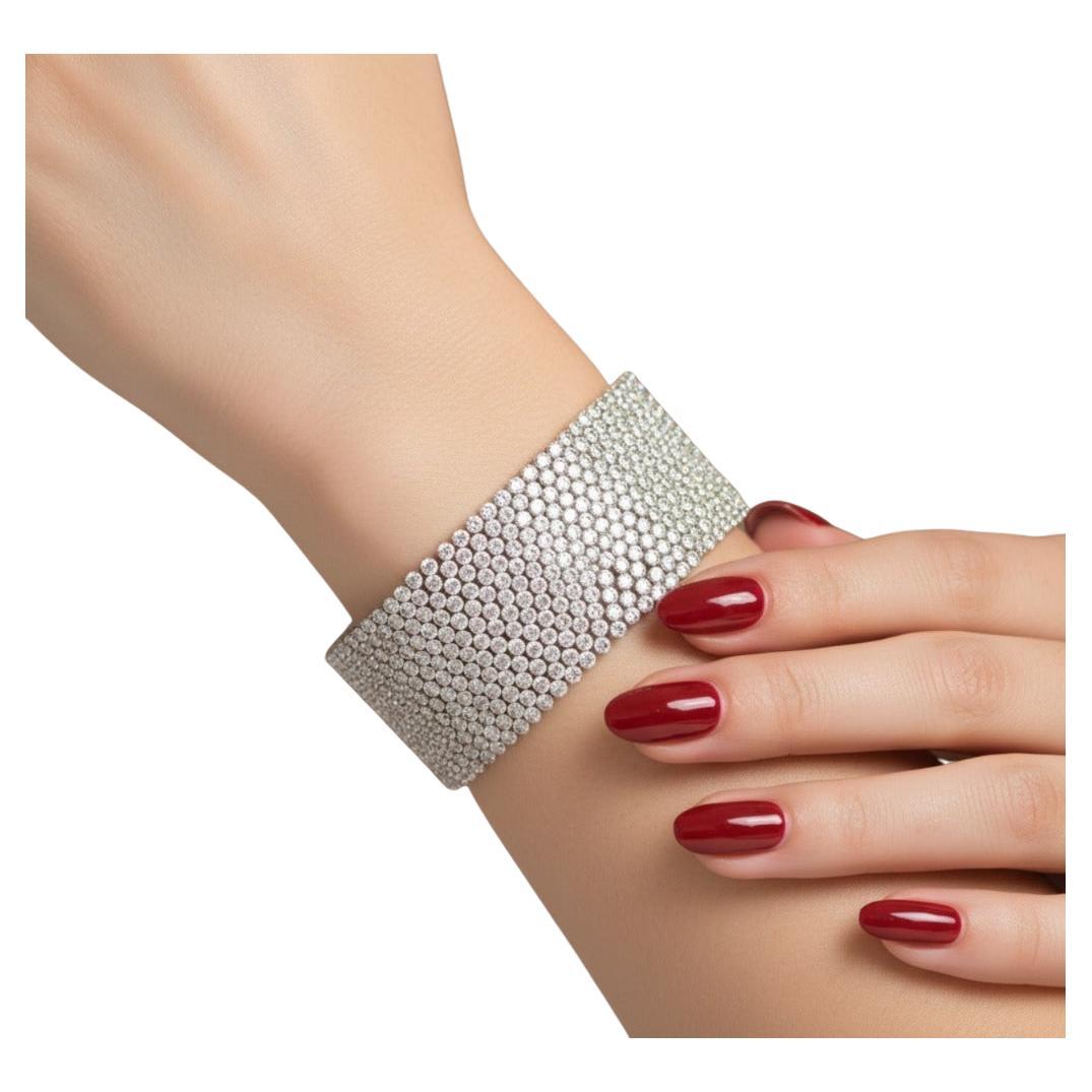 Bracciale con castone di diamanti rotondi da 27 carati 18k in vendita