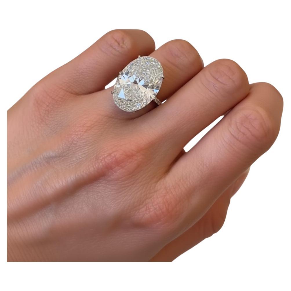 Bague en platine certifiée GIA avec diamant ovale de 20 carats