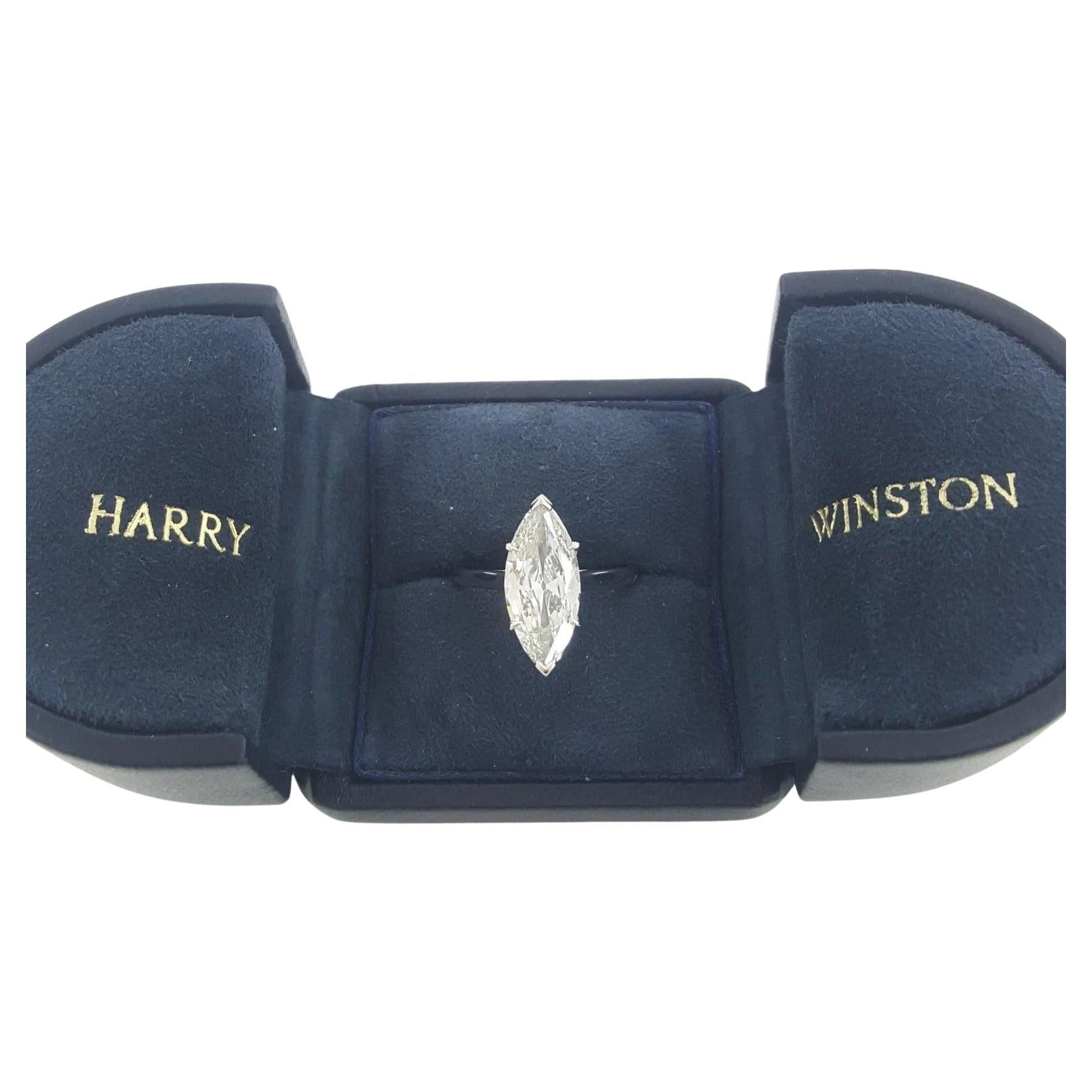 Anello in platino solitario con diamante taglio marquise d
epoca di Harry Winston da 2,66 ct.