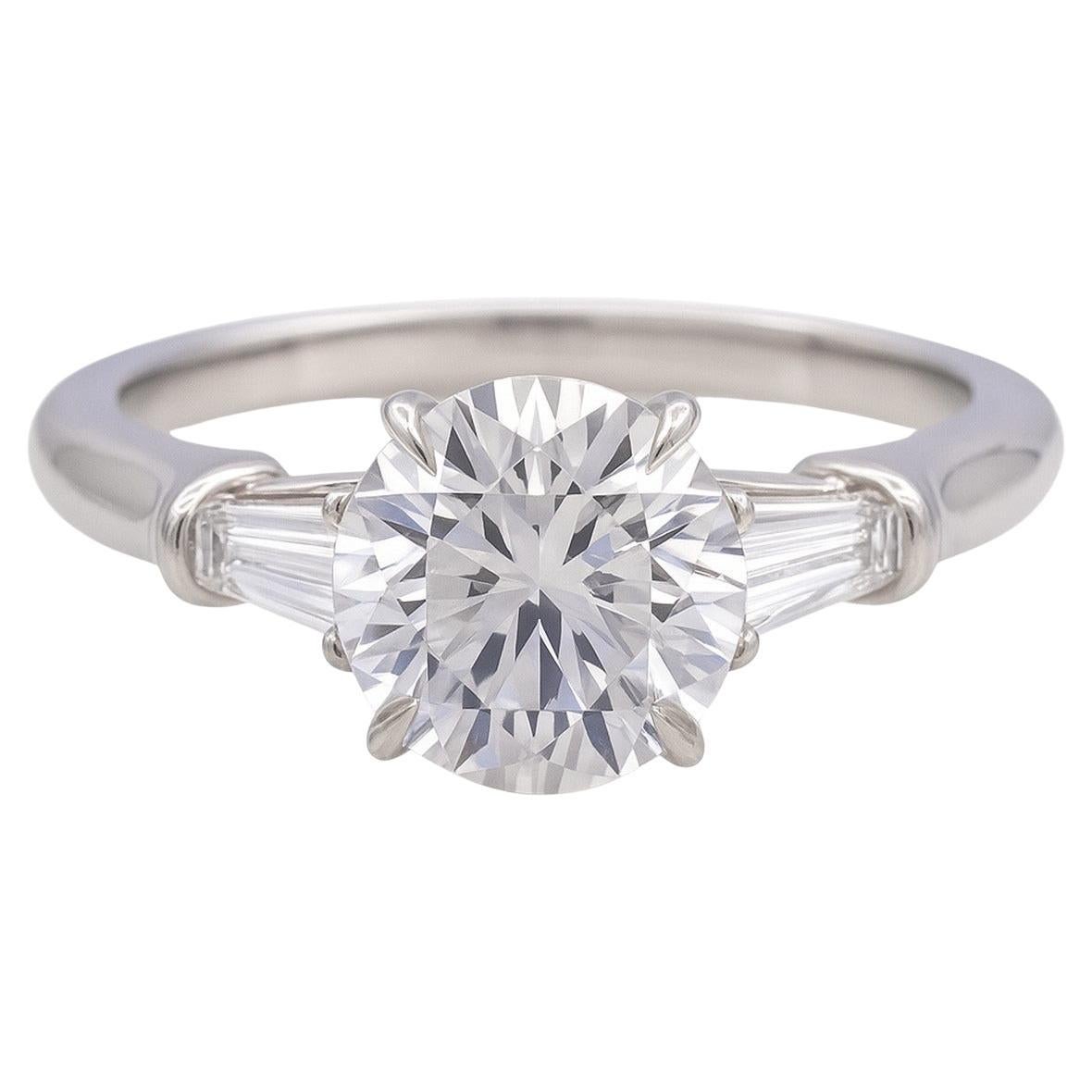 Bague en or blanc 18 carats certifiée GIA et ornée d
un diamant rond de 2,05 carats