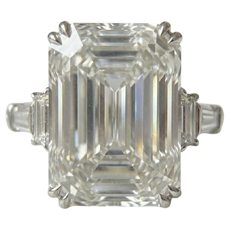 Bague à diamant exquis certifié GIA de 28,13 carats, taille émeraude en vente