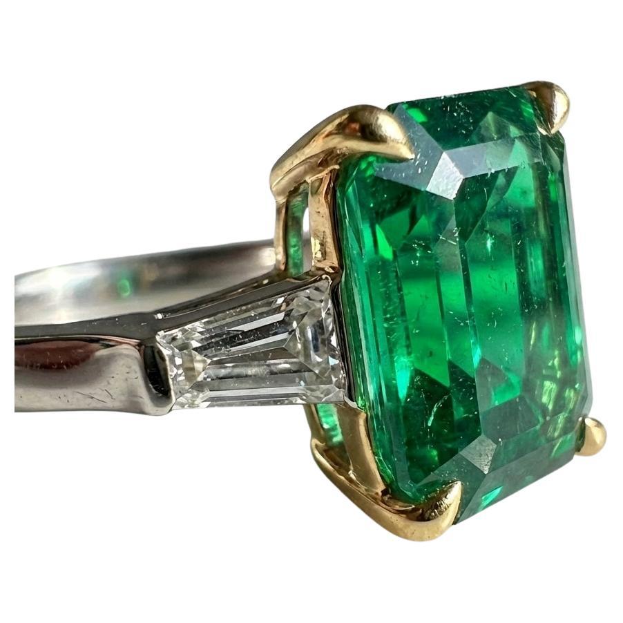 Exceptional 5 ct. MUZO RARE Special appendix Colombian Emerald Ring For Sale