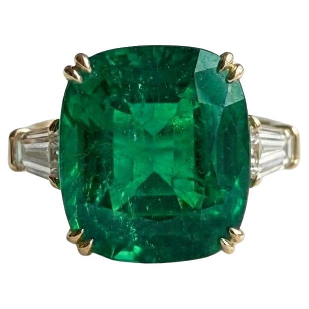 GIA Certified 10.30 carat natural Colombian emerald Ring For Sale