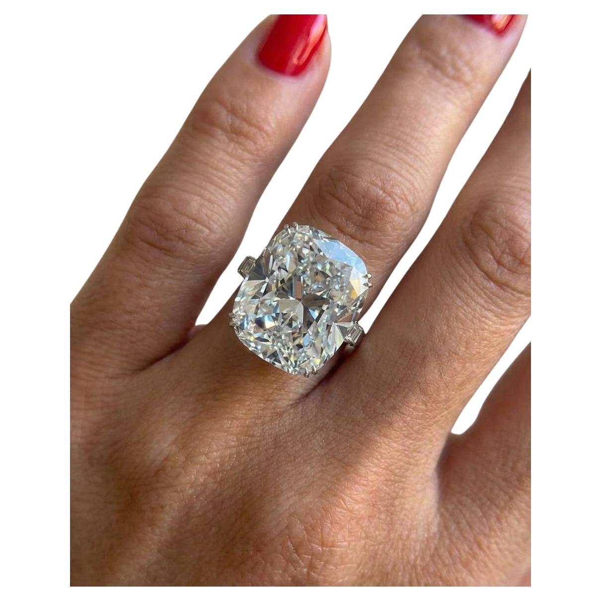 Bague à diamant brillant coussin de 10.01 carats certifiée par la GIA en vente