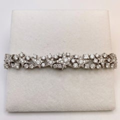 Hearts On Fire – Tennisarmband aus 18 Karat Weißgold mit 17-Karat-Diamanten im Stern-Design