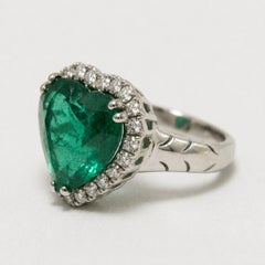 AGL Certified 10 Carat Colombian Emerald Heart-Shape Diamond Platinum Ring
