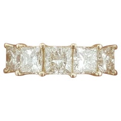 Alianza de aniversario de cinco piedras con diamantes de corte princesa de 3 quilates, en oro amarillo de 14k