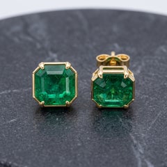 6.99 Carat Colombian Vivid Green Emerald 18K Yellow Gold Stud Earrings GRS