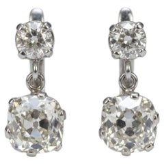 Pendientes largos de platino de estilo antiguo con un diamante de 3,5 quilates de talla «Old Mine»