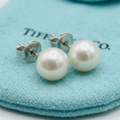 Tiffany & Co. Orecchini a bottone in argento sterling con perla