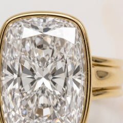 GIA 4,01 Karat, G, VS2, Diamant im modifizierten Brillantschliff in Kissenform, Ring aus 18 Karat Gelbgold