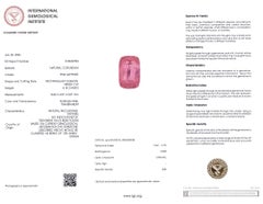 Anillo de tres piedras con un zafiro rosa de Sri Lanka de 4,18 quilates sin tratar térmicamente y un diamante