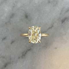 Anillo de oro con un diamante natural de talla brillante «Old Mine» de 2,23 quilates certificado por el GIA