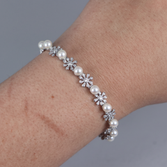 Tiffany & Co. 2 Carat Diamond and Pearl Daisy Flower Platinum Bracelet