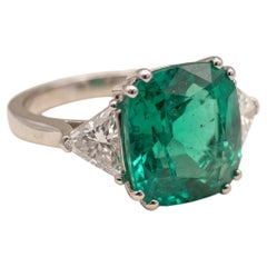 14.5 Carat Vivid green Minor Oil Emerald and Diamond White Gold Ring