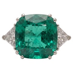 14.5 Carat Vivid green Minor Oil Emerald and Diamond White Gold Ring