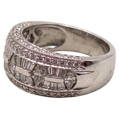 Anillo JB Star de platino con diamante de 3 quilates en talla marqués y baguette