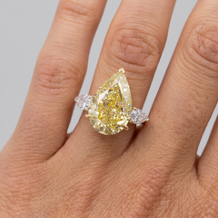 GIA-zertifizierter Diamantring mit einem 11-Karat-Diamanten in Birnenform, „Fancy Yellow“, intern makellos