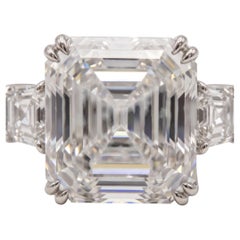 GIA-zertifizierter Dreisteinring mit einem quadratischen Diamanten im Smaragdschliff, 7,05 Karat, G, VS2