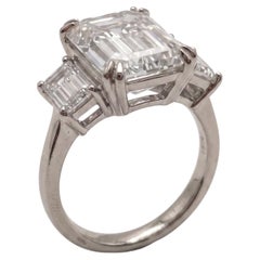 GIA Certified 9 Carat H VS2 Emerald Diamond White Gold Ring