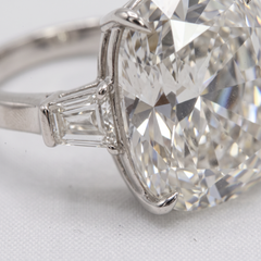 Anello in platino con diamante a forma di cuscino da 9,6 carati certificato GIA