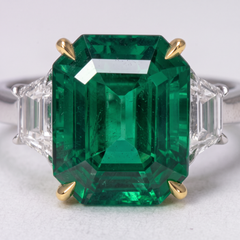 6 Carat Intense green Minor Oil Emerald and Diamond White and Yellow Gold Ring