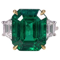 6 Carat Intense green Minor Oil Emerald and Diamond White and Yellow Gold Ring