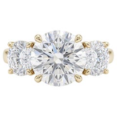 Anillo de oro blanco con un diamante redondo brillante de 2 quilates, F, VVS2