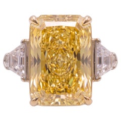 18,05 carati, giallo intenso fancy, VS2, taglio rettangolare con angoli smussati, brillante modificato