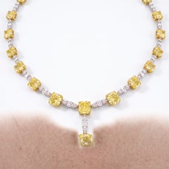 Collier en platine et or 18 carats serti d'un diamant jaune fantaisie de 50 carats certifié par le GIA