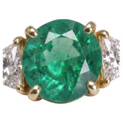 Bague en or jaune sertie d’un diamant de 4,03 carats, taille ronde/brillant modifiée, de couleur vert vif