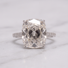 Bague en or blanc sertie d'un diamant taille « Old Mine Brilliant » de 2,02 carats, pureté K, qualité SI1