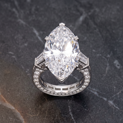 Anello in platino con diamante brillante taglio marquise da 5,01 carati, I VS2