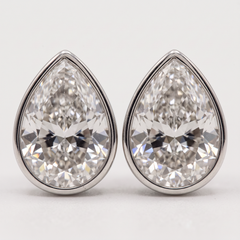 Orecchini in oro bianco con diamante brillante a forma di pera da 4,21 carati, I VS1