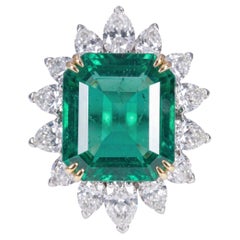 Afghanistan 10 Carat Green Rectangular Emerald White and Yellow Gold Ring