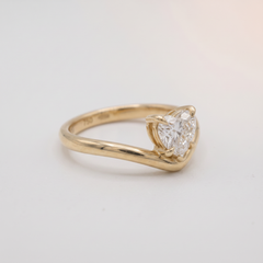 Bague de fiançailles en or jaune sertie d'un diamant taille « brillant en forme de cœur » de 2,01 carats, couleur D, pureté VVS2