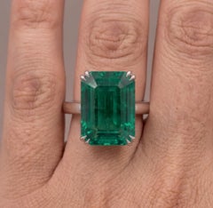 Certified 5.39 Carat Green Octagonal/step cut Emerald White Gold Ring