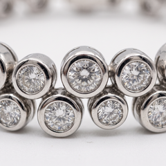 Bracciale “Bubble Tennis” con diamanti di diverse dimensioni per un totale di 6 carati, in oro bianco 14K