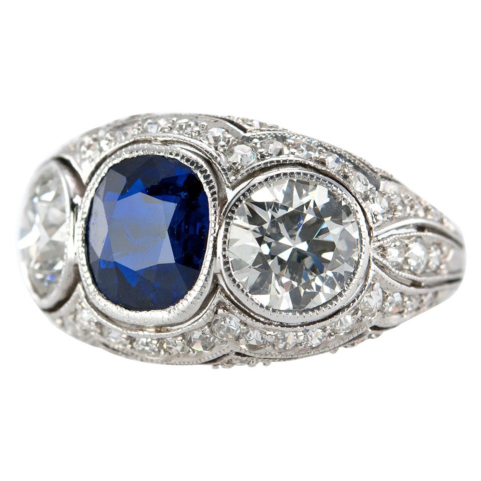 Art Deco Three-Stone Natural Sapphire Diamond Platinum Ring For Sale