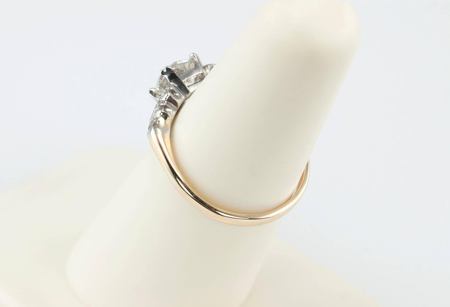 1930s Cushion Cut 0.91 Carat Diamond Gold Engagement Ring 3