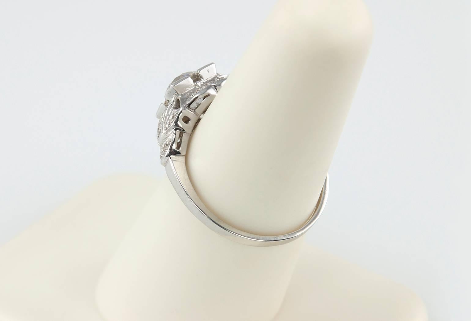 Art Deco 1.06 Carat Old European Cut Diamond Platinum Engagement Ring For Sale 4
