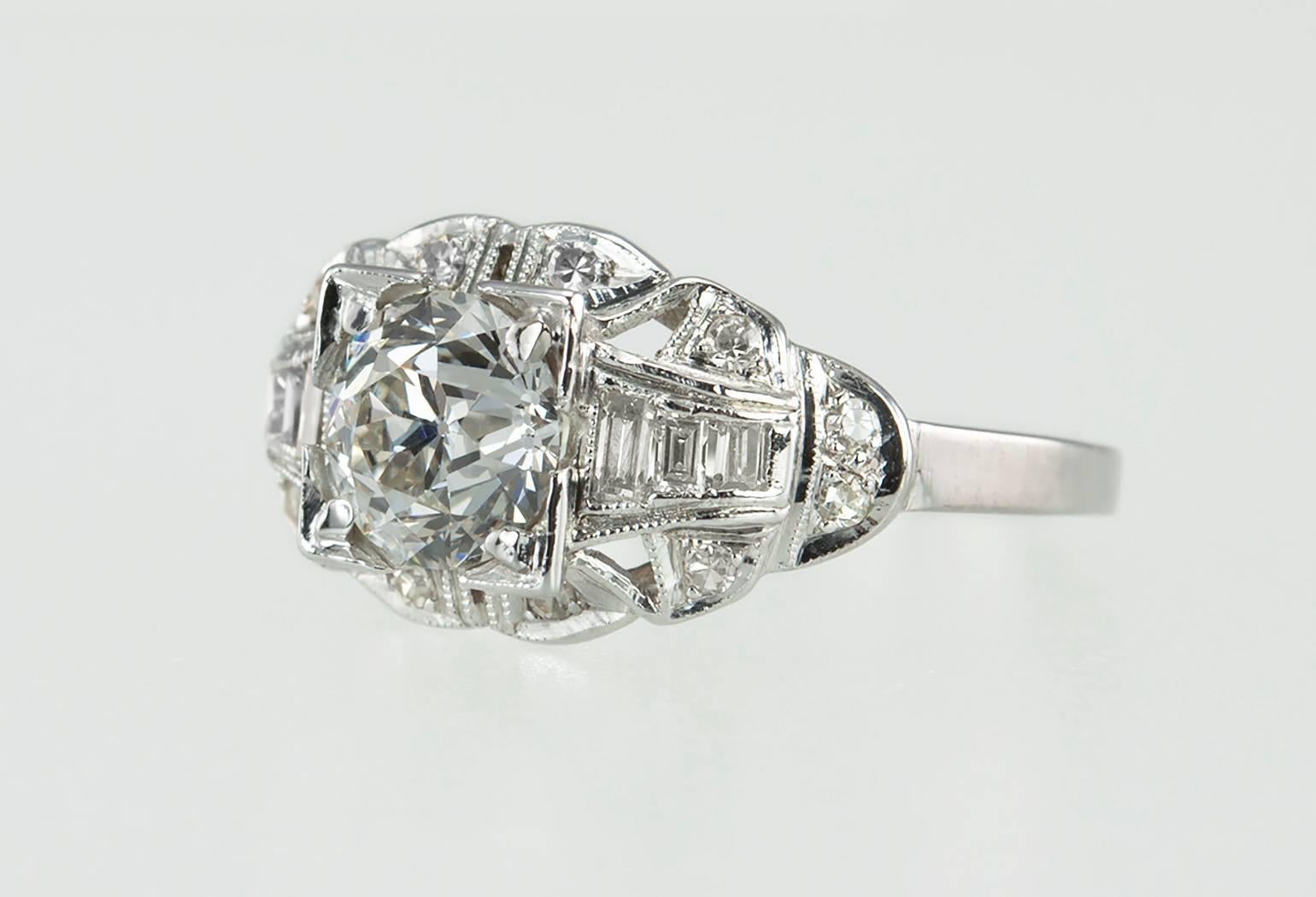 Women's  Art Deco 1.06 Carat Old European Cut Diamond Platinum Engagement Ring For Sale