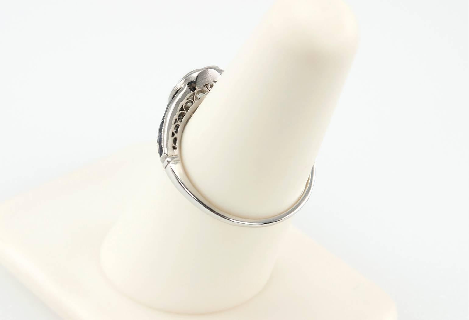 Edwardian 1.65 Carat Sapphire Diamond Platinum Engagement Ring  For Sale 3