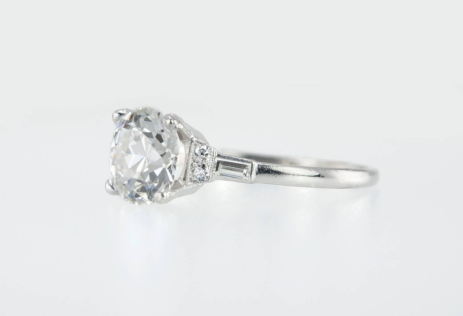 Art Deco 1.68 Carat Old European Cut Diamond Platinum Ring In Excellent Condition For Sale In Los Angeles, CA
