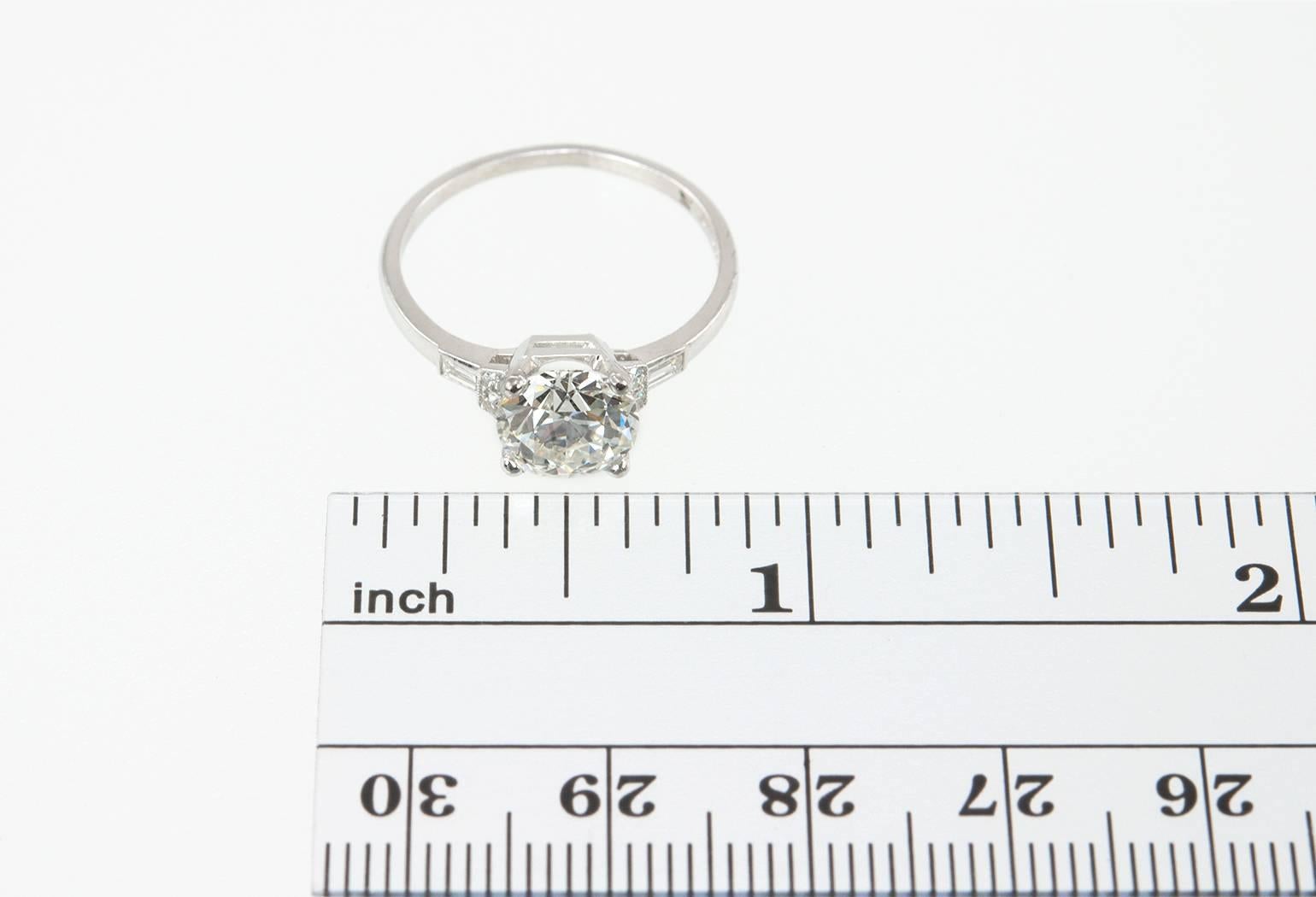 Art Deco 1.68 Carat Old European Cut Diamond Platinum Ring For Sale 6