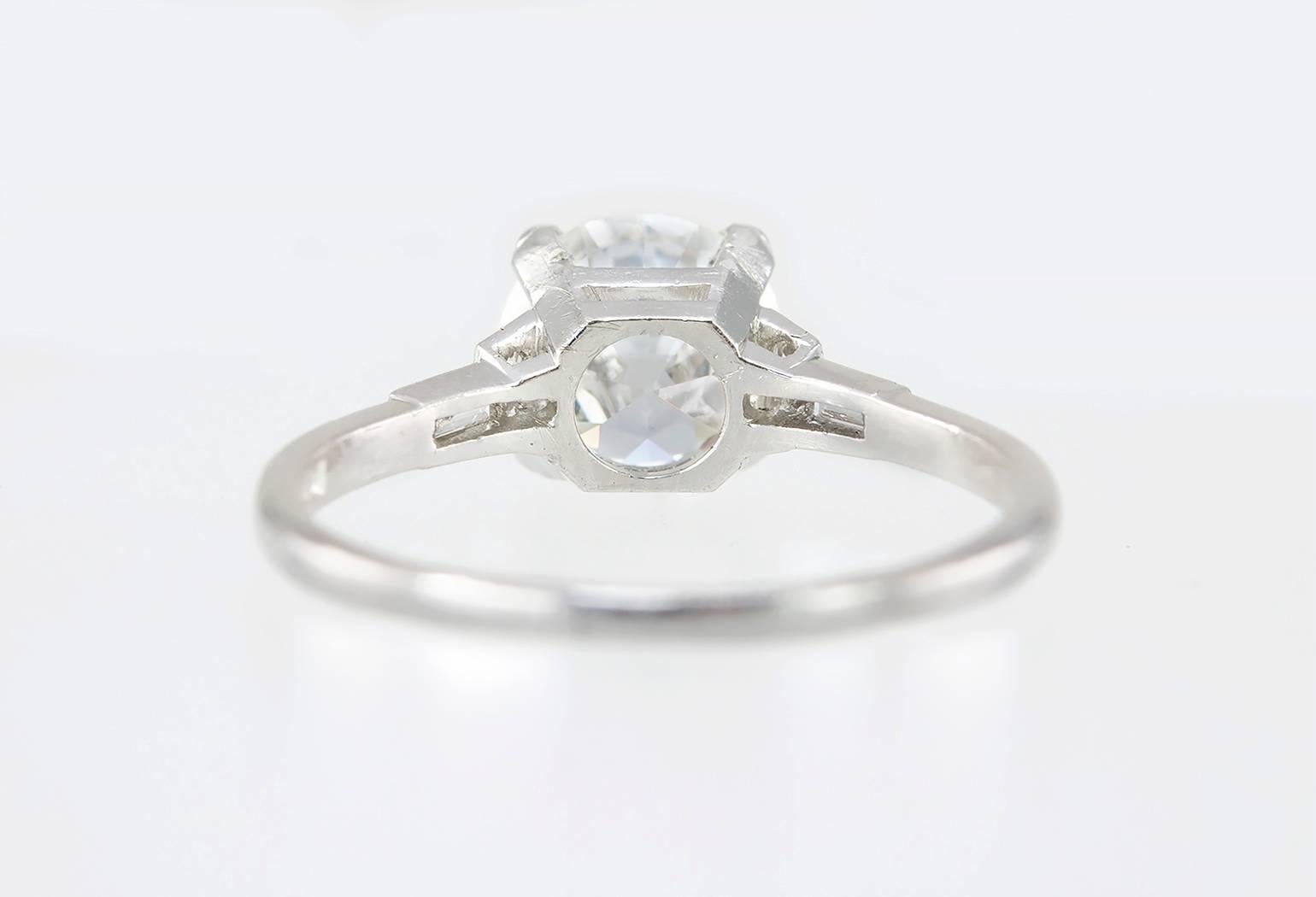 Art Deco 1.68 Carat Old European Cut Diamond Platinum Ring For Sale 1